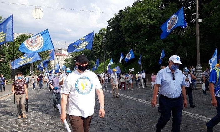 Под зданием парламента и Офисом президента акция протеста: профсоюзы требуют увольнения Третьяковой (ФОТО, ВИДЕО)