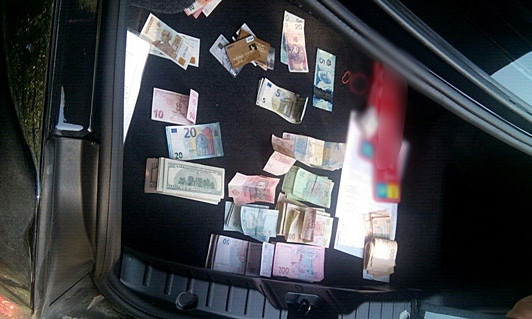 В Днепре задержали налоговика-взяточницу