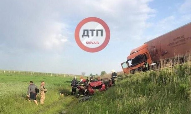 На трассе Киев-Чоп одно из самых крупнейших ДТП (ФОТО 18+)