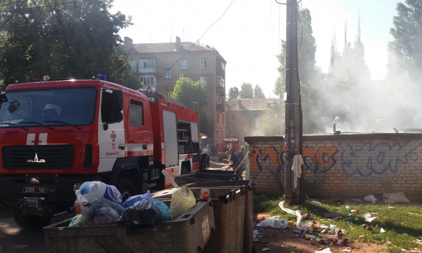 В Кривом Роге горел гаражный кооператив, пострадавшего увезла карета «скорой»