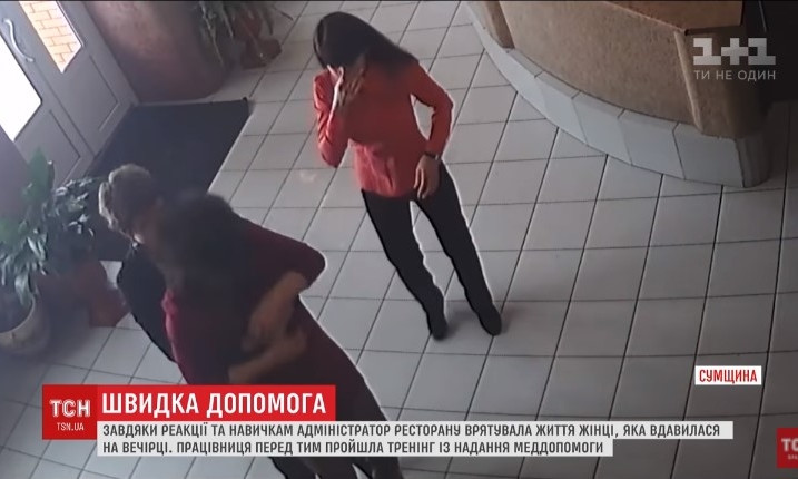 Адміністратор ресторану врятувала життя відвідувачці: навики першої медичної допомоги, про які має знати кожен! (відео)