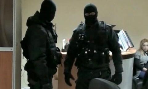 У журналистов национального канала дома идут обыски (ФОТО)