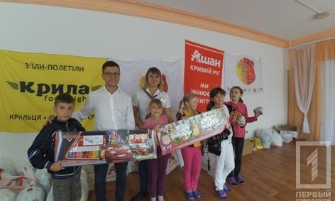 Криворожские велосипедисты проведали детей в Апостоловском детском реабилитационном центре