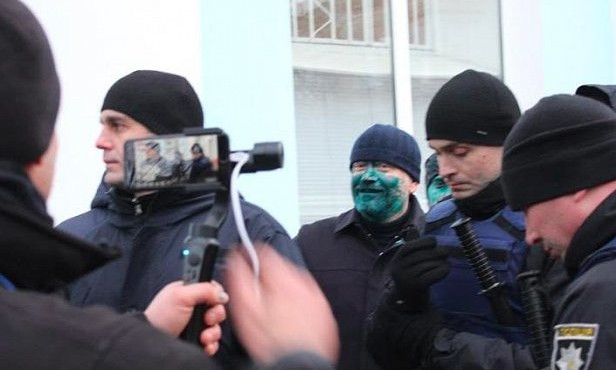 Заварушка в Бердянске: кандидата в президенты облили зеленкой