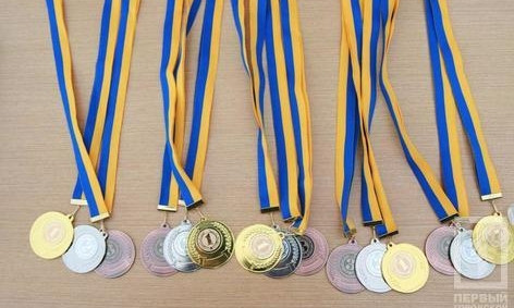 Школьники Саксаганского района сыграли в бильярд
