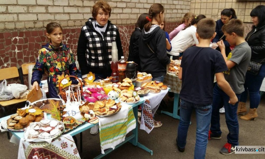 Школы Покровского района провели благотворительные ярмарки