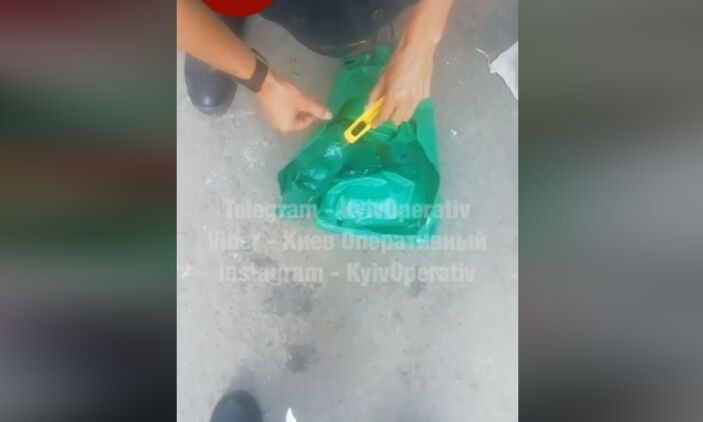 С личинками и червями: нацгвардейцы показали, какие сухпаи получили от государства на обед (ВИДЕО)