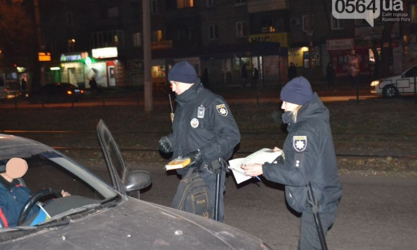 В Кривом Роге полицейские патрулируют "хлебные" места