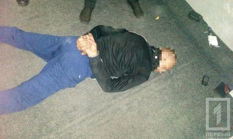 В Кривом Роге преступник пытался украсть у детей фотоаппарат и электрочайник