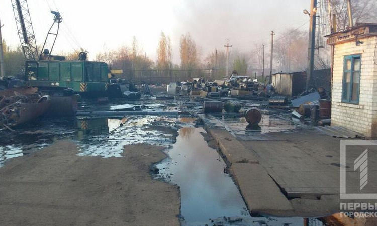 В результате пожара на складе ГСМ пострадали двое мужчин