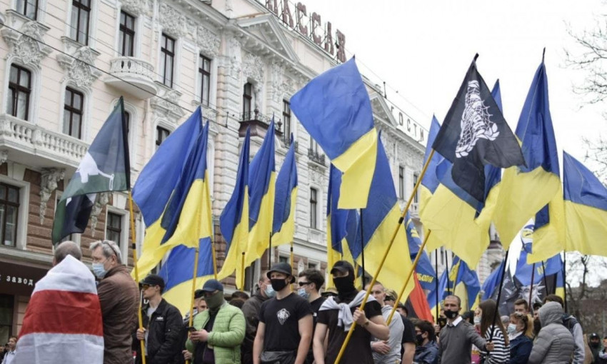 В Одессе провели "Марш защитников" (ФОТО, ВИДЕО)