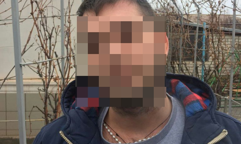 В Кривом Роге лже-полицейский ограбил ребенка