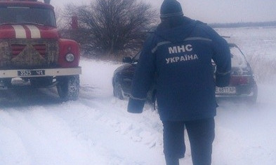 На Рождество на Днепропетровщине в снежный плен попали 11 автомобилей
