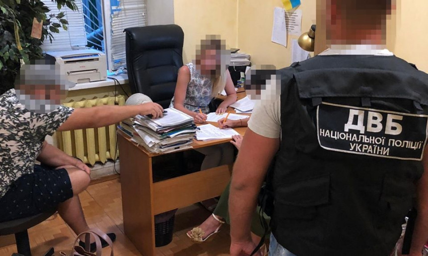 В Одессе бывшему полицейскому вручили подозрение в надругательстве над несовершеннолетней