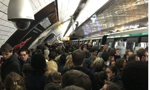 В парижском метро случился коллапс из-за одного козла