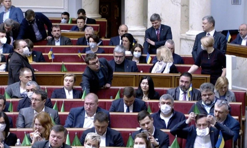 Королевская в респираторе, Тимошенко в черной маске: как депутаты ВР сегодня защищались от заразы (ФОТО)