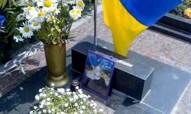 Мама погибшего в АТО криворожанина попросила прекратить спекуляции на тему памятников героям на Аллее Славы