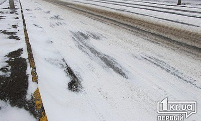"Снежный апрель": трасса "Кривой Рог-Днепр" была перекрыта из-за снегопада