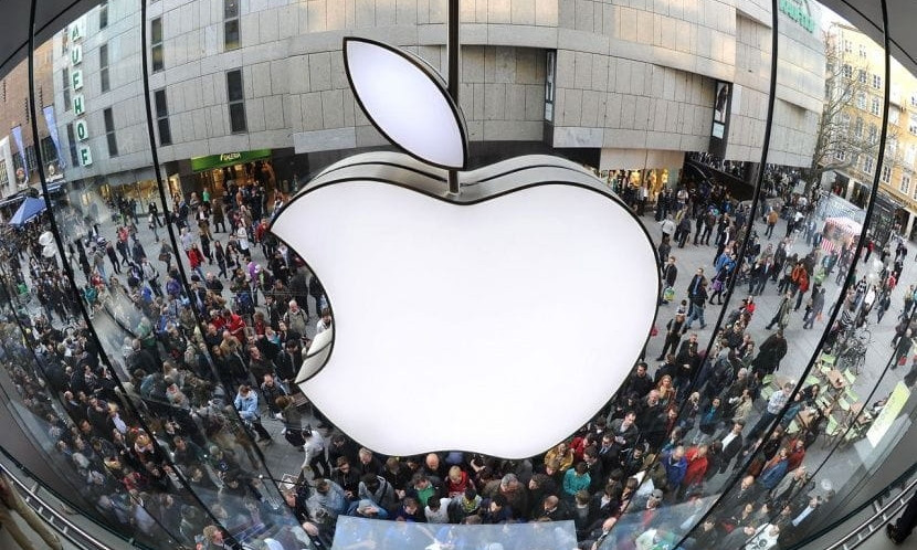 Впервые за последние 7 лет iPhone принес Apple менее половины выручки