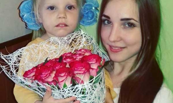 Дочь женщины, родившей 14-го ребенка, защищает свою мать от нападок в соцсетях