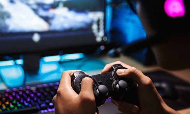 65% американце старше 18 лет ежедневно играют на смартфонах