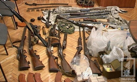 Криворожане принесли в полицию почти тысячу боеприпасов