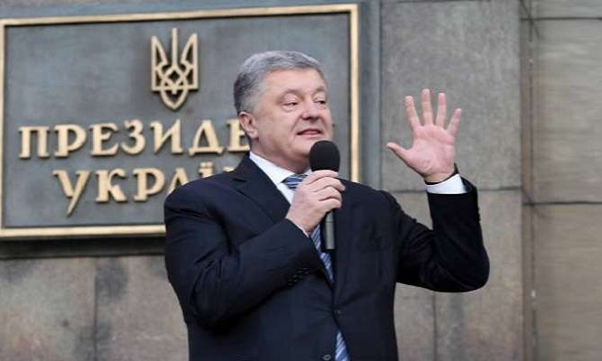 Сохранить власть любой ценой. Политолог рассказал, какую подлость может готовить Порошенко