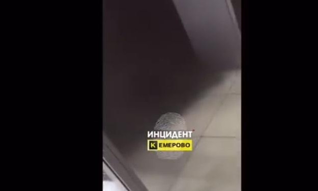 «Мамо!!!»: шокуючі кадри паніки в ТЦ Кемерово