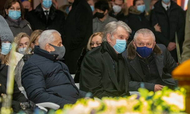На похороны отца братьев Суркисов пришли почти все экс-президенты Украины (ФОТО)