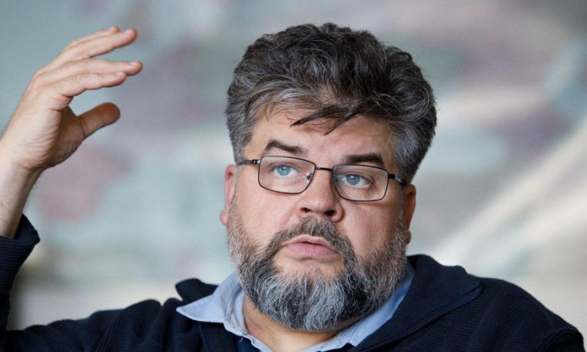 Скандал с интимной перепиской нардепа набирает новые обороты: в сети бурно обсуждают свежие "фотожабы"