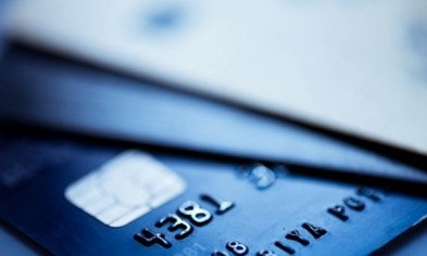 Мошенники под видом банковских работников сняли со счета криворожанина крупную сумму