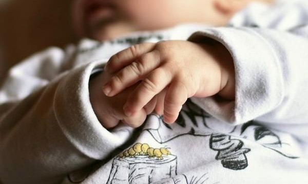В Ровно роженица перепродавала подгузники и смеси, а потом скрылась с пособием