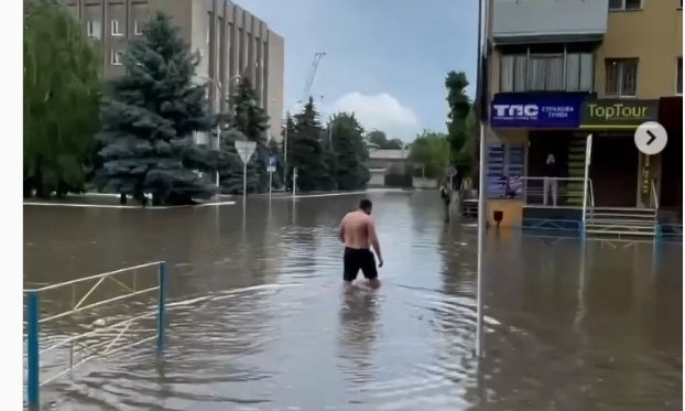 Стихия обрушилась на Измаил: около горсовета купались люди (ВИДЕО)