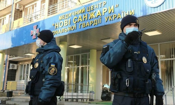 Зеленский отправился в Новые Санжары встречать украинцев, которые покидают обсервацию (ФОТО)