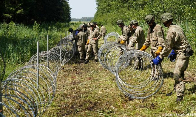 В Литве закончилась проволока для строительства стены на границе с Беларусью