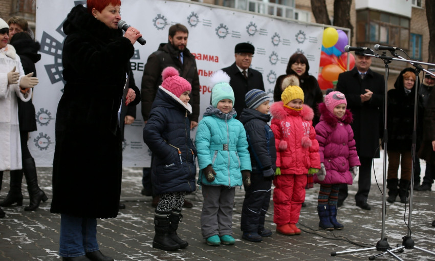 Обновленный сквер – новогодний подарок городу от Центрального комбината