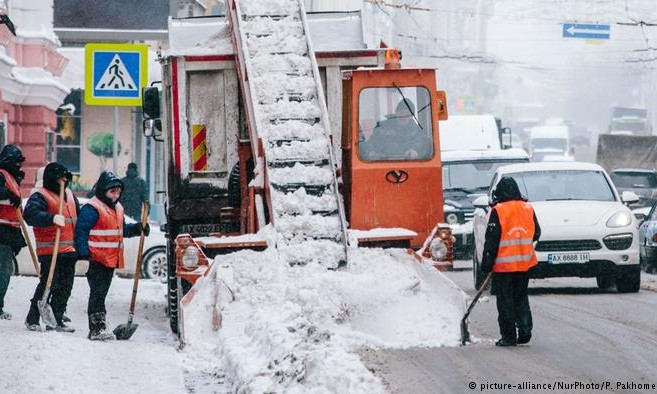 Замело: 174 населенных пункта в Украине сидят без света