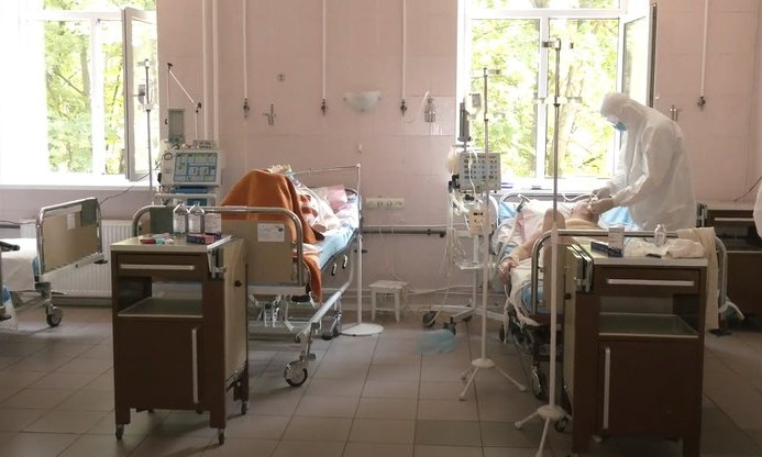 Медики в страхе начали массово увольняться из опорной больницы в Харькове