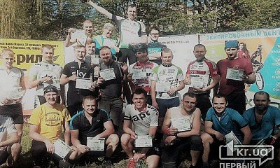 Криворожские велосипедисты проехали 105 километров по "убитым" дорогам