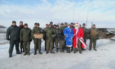 Криворожских бойцов АТО на передовой поздравил Дед Мороз