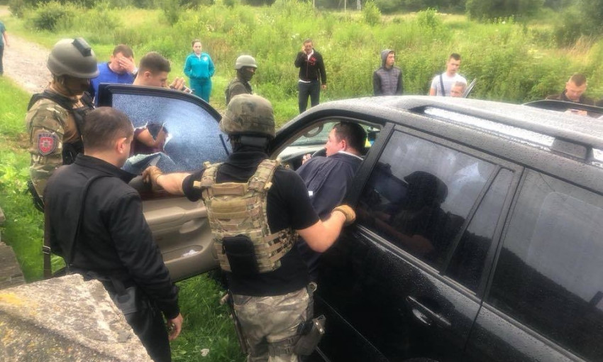 Москаль в наручниках: Луценко показав фото спецоперації