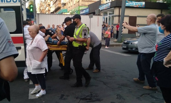 Жестокие разборки в центре Николаева пришлось разнимать женщинам (ФОТО, ВИДЕО)