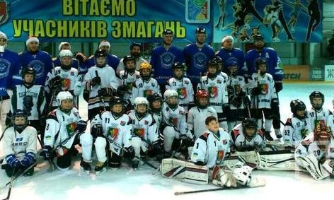 Хоккеисты криворожской команды сыграли с юными спортсменами