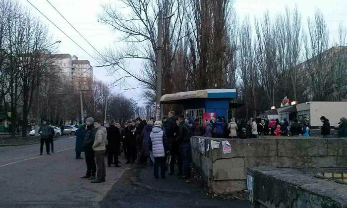 Почему жители одного из общежитий города перекрыли дорогу