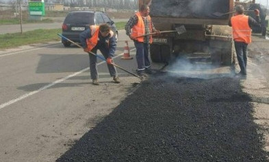 Сколько денег выделили на ремонт трассы "Кривой Рог-Николаев"?