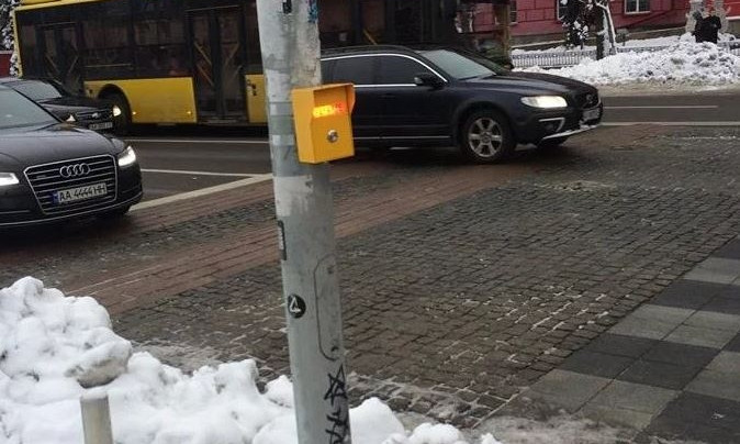 В Киеве тестируют новые светофоры 