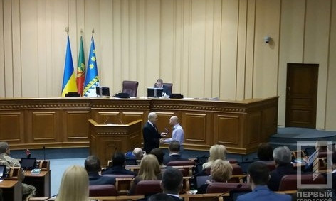 В Кривом Роге наградили мужчину, спасшего тонущих детей