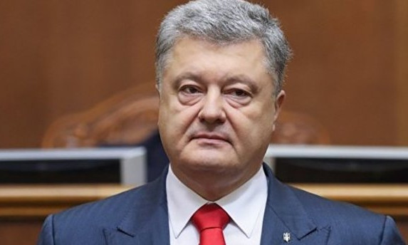 Петра Порошенко раскритиковали за странное поведение на сцене
