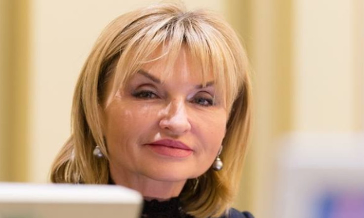 Золотой каблучок и "высокий" слог: Ирина Луценко грязно выругалась с трибуны