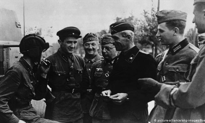 В МИДе РФ заявили, что вторжение советских войск в Польшу в 1939 году было "освободительным походом": назревает дипломатический конфликт